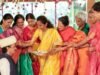 राज्याचे उपमुख्यमंत्री अजित पवार आणि मातब्बर राजकारणी, शरद पवार यांच्या घरी दरवर्षी दिवाळीचा उत्साह पाहायला मिळतो. या सणाच्या निमित्तानं संपूर्ण पवार कुटुंब एकत्र येतं आणि पाहणाऱ्यांची नजर याच कुटुंबाच्या सोहळ्यावर खिळते.