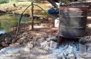 शिरगांव पोलिसांचा दारूभट्टी बनवणाऱ्या अड्ड्यावर छापा मारून कारवाई