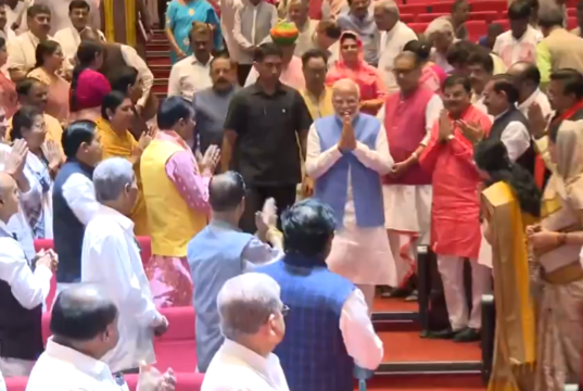 दिल्लीतील NDA संसदीय पक्षाच्या बैठकीत पंतप्रधान नरेंद्र मोदींचे NDA नेत्यांकडून जोरदार स्वागत; महत्त्वाच्या मुद्द्यांवर आणि रणनीतीवर चर्चा