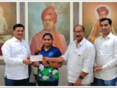 आशियाई बेंच प्रेस स्पर्धेत सुवर्णपदक जिंकलेल्या सेजल मोईकरचा सन्मान; इंद्रायणी विद्या मंदिर संस्थेकडून ५१ हजारांचा धनादेश प्रदान.