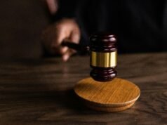 “दुसऱ्या पत्नीला ‘आई’ म्हणण्यास नकार – मुलाचा खून करणाऱ्या बापाला जन्मठेपेची शिक्षा”