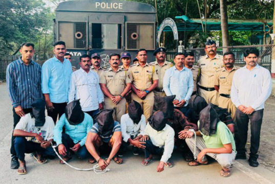 पुणे: रांजणगाव MIDC परिसरातून २१ बांगलादेशी नागरिक ताब्यात; पुणे ग्रामीण पोलीसांच्या दहशतवाद विरोधी पथकाची मोठी कारवाई.
