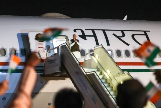 पंतप्रधान नरेंद्र मोदींची नायजेरियाला ऐतिहासिक भेट; तीन देशांच्या दौऱ्याची सुरुवात.