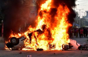 मणिपूर पुन्हा पेटले! ६ जणांचे मृतदेह सापडले, मंत्र्यांच्या घरांवर हल्ले; राज्यात तणाव वाढला.