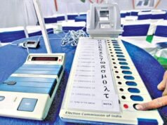 मुंबई: पोलीस शिपायाने पोस्टल मतदार चिठ्ठीचे सोशल मीडियावर फोटो पोस्ट केले; निवडणूक प्रक्रियेच्या पवित्रतेला धक्का.