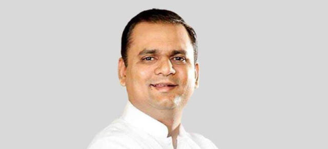 १५व्या महाराष्ट्र विधानसभेच्या अध्यक्षपदी भाजपचे राहुल नार्वेकर बिनविरोध निवडले.