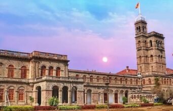 सावित्रीबाई फुले पुणे विद्यापीठाच्या वसतिगृहात गांजासकट दोन विद्यार्थी अटक.