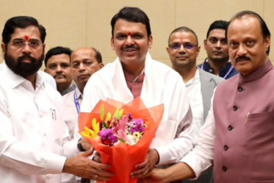 मुख्यमंत्री म्हणून तिसऱ्यांदा शपथ घेऊन देवेंद्र फडणवीसांनी केली दयाळू सुरुवात; ५ लाख रुपयांची आर्थिक मदत जाहीर.