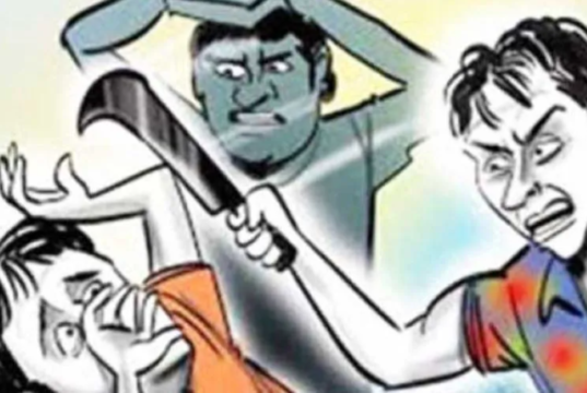 लोहगावमध्ये टोळक्याचा हैदोस; १० वाहनांची तोडफोड, तिघांवर कोयत्याने हल्ला, एकाला अटक.