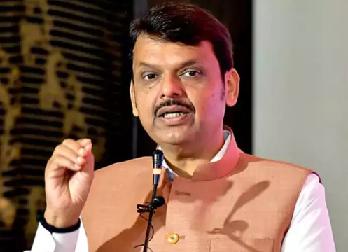 मुख्यमंत्री देवेंद्र फडणवीस यांच्या अध्यक्षतेखाली महत्वपूर्ण बैठक – आगामी १०० दिवसांसाठी माहिती, तंत्रज्ञान, नगर विकास आणि अन्य विभागांसाठी ठोस कार्ययोजना आखली