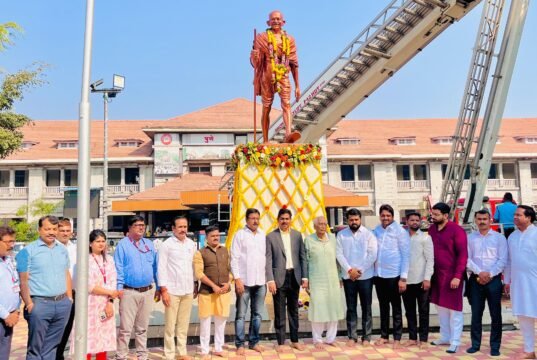महात्मा गांधी यांच्या पुण्यतिथीनिमित्त काँग्रेसच्या वतीने अभिवादन! पुण्यात मान्यवरांच्या उपस्थितीत कार्यक्रम संपन्न