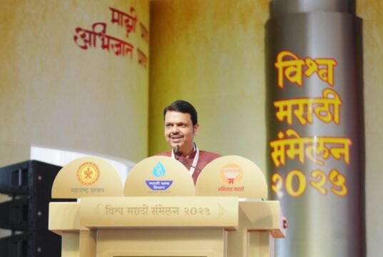“मी पुन्हा येईन” ची गाजलेली घोषणा! विश्व मराठी संमेलनात देवेंद्र फडणवीस यांची तुफान फटकेबाजी