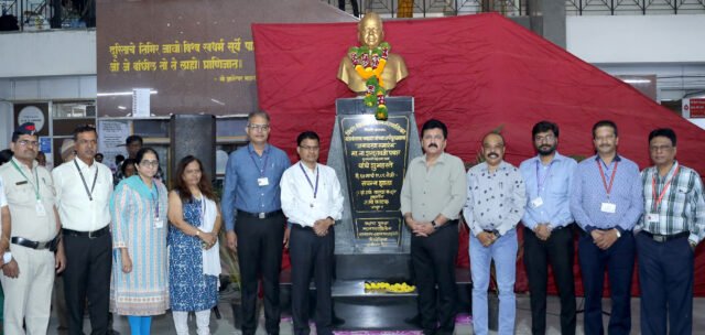 महाराष्ट्राचे पहिले मुख्यमंत्री यशवंतराव चव्हाण यांच्या जयंतीनिमित्त महापालिकेच्या वतीने अभिवादन