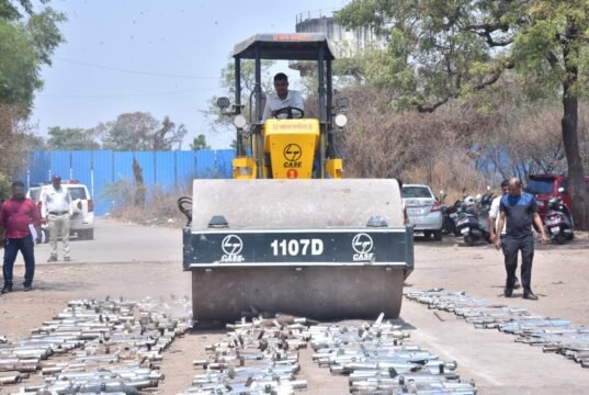 पुणे पोलिसांची ‘सर्जिकल स्ट्राईक’ कारवाई; तब्बल 1768 बुलेट सायलेन्सरवर रोड रोलर फिरवला!