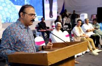 प्रबोधन पर्वानिमित्त आयोजित परिसंवादात विचारवंत, साहित्यिक आणि कलाकारांच्या तोंडून महामानवांच्या कार्याची प्रेरणादायी मांडणी