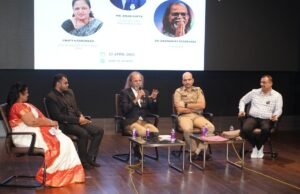 “चार दंडके ठोका… नालायक आहे तो!” – डॉ. धनंजय देशपांडे यांचा ‘डिजिटल अरेस्ट’ फ्रॉडवर मार्मिक सल्ला; पोलिस अधिकारीही खळखळून हसले!