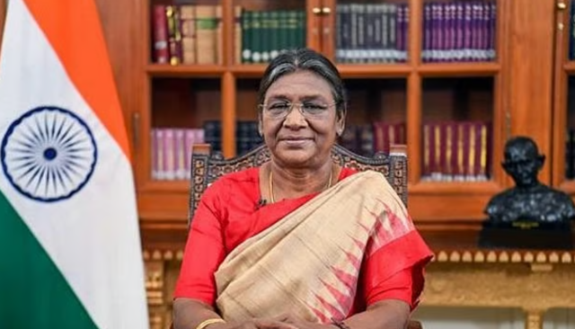 घटनात्मक संघर्षाच्या उंबरठ्यावर देश: राष्ट्रपती द्रौपदी मुर्मूंकडून राज्यपालांच्या अधिकारांवर सर्वोच्च न्यायालयाला १४ प्रश्नांची सरबत्ती.