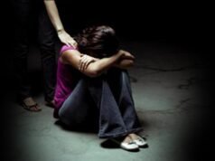 मुंबईमध्ये १५ वर्षीय किशोरीची तीन महिने पाच जणांकडून बलात्काराची हिंसा; एक अटक, चार किशोर ताब्यात.