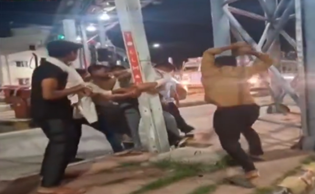 यूपीच्या टोल बूथवर भारतीय सैनिकावर अमानुष हल्ला; व्हायरल व्हिडिओमुळे चार जणांना अटक.