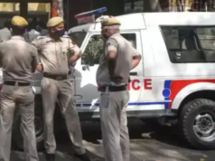 बॉम्ब धमकीमुळे दिल्लीतील अनेक शाळांमध्ये हल्ली, सुरक्षा दलांची धाडसी कारवाई (मंगळवार, १८ ऑगस्ट २०२५).